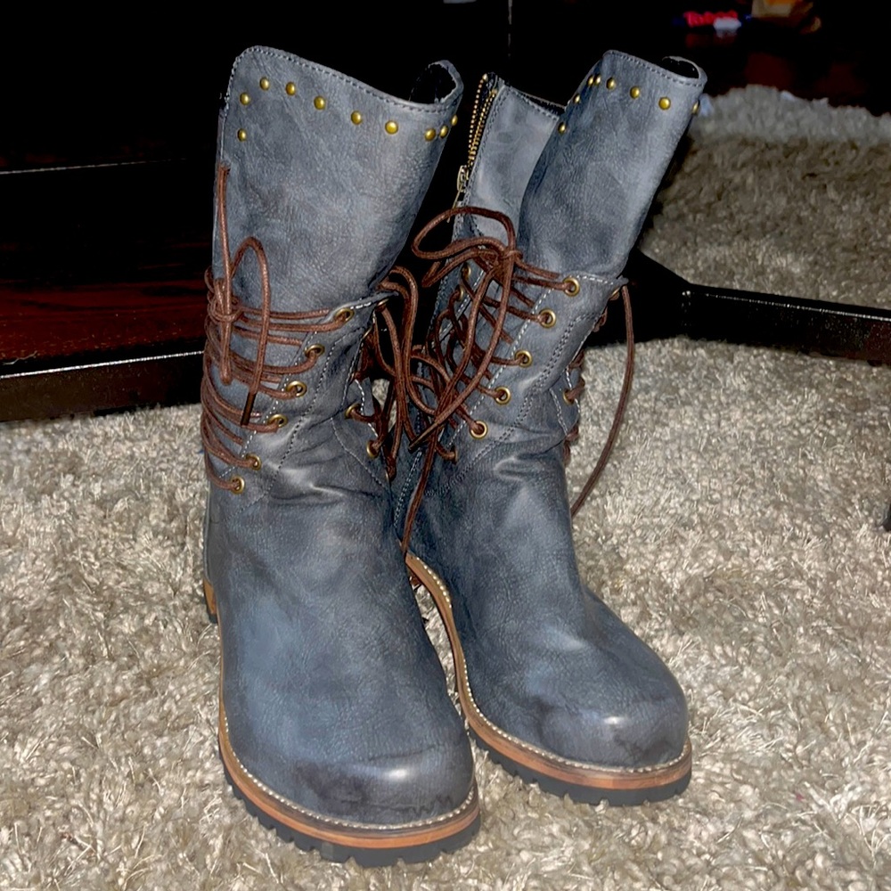 Color: Distressed